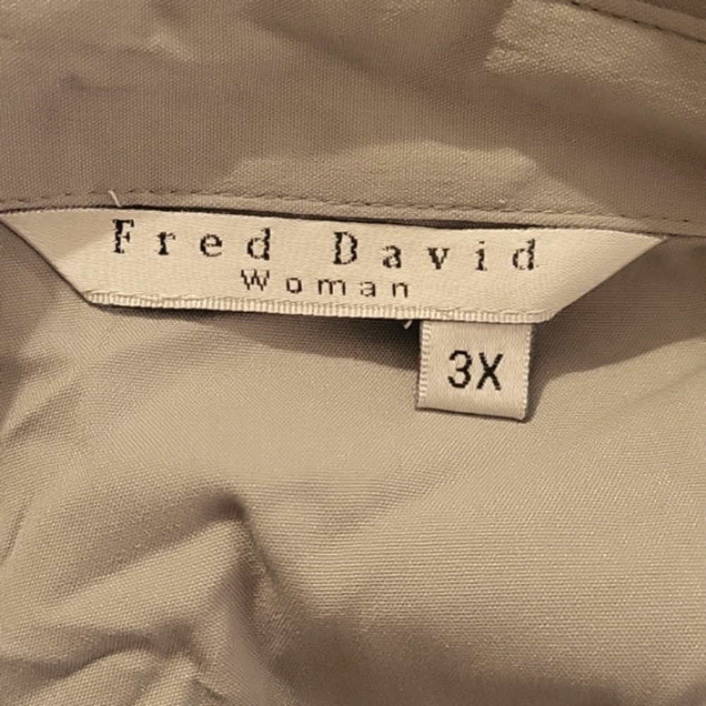 Fred David Woman's Stretchy Beige Button Down Quarter Sleeve Blouse, 3X, NWT - Picture 8 of 8